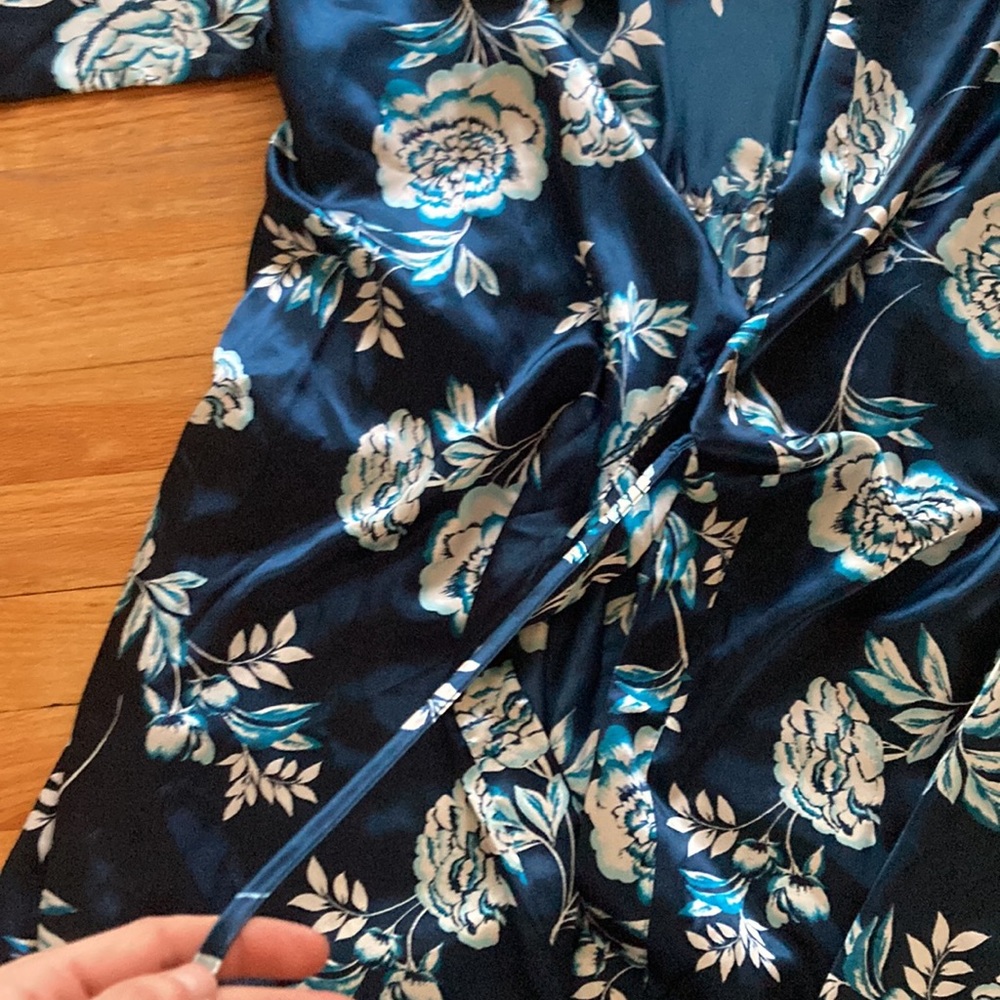 Morgan Taylor Floral Robe - Picture 6 of 8